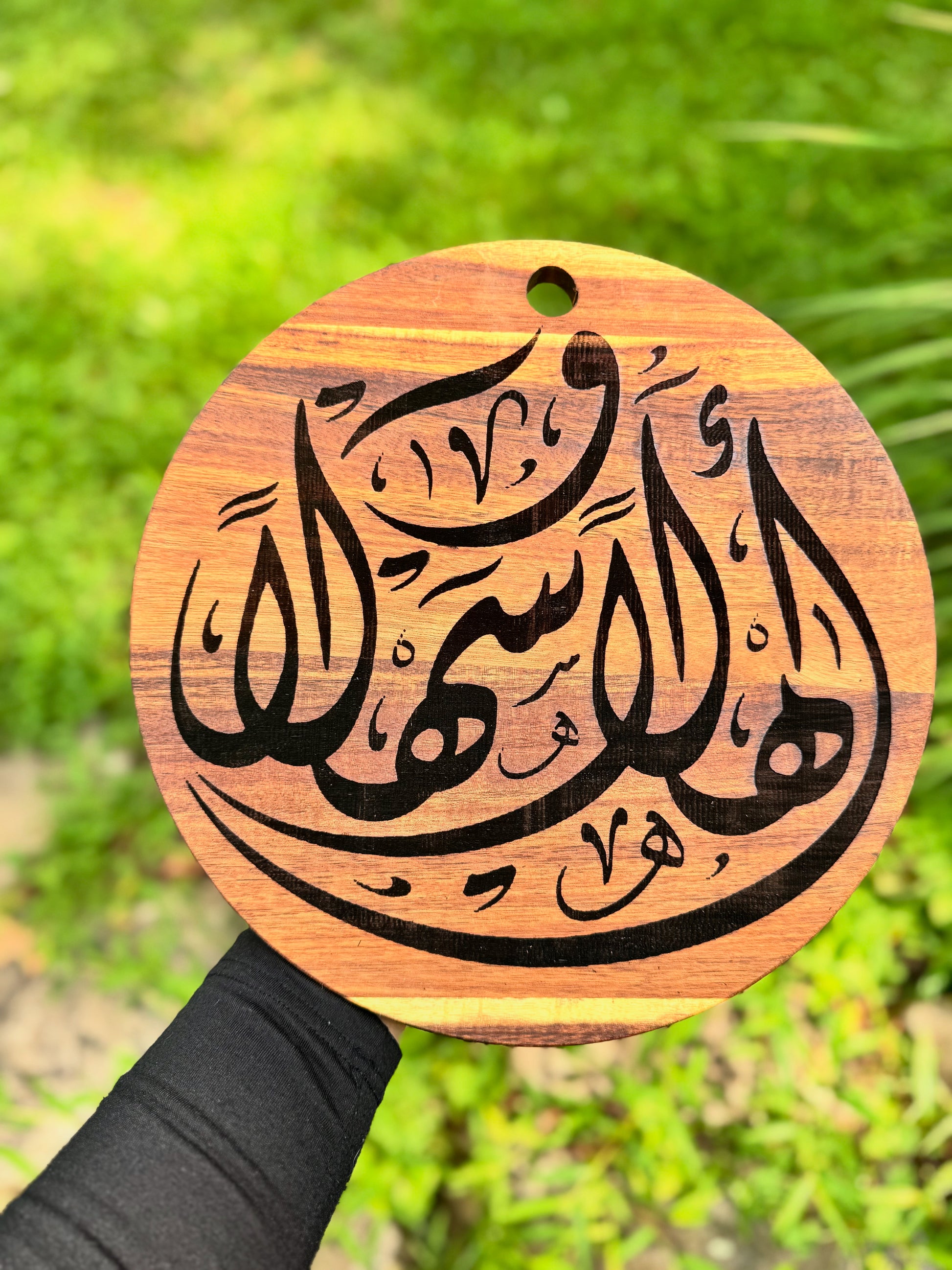 Ahla Wa Sahla Round Acacia Wood Cutting Board