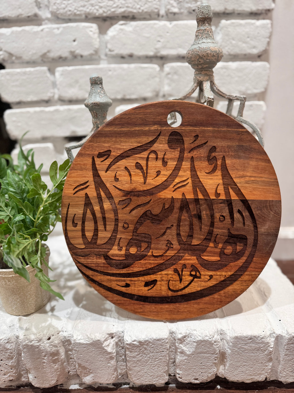 Ahla Wa Sahla Round Acacia Wood Cutting Board