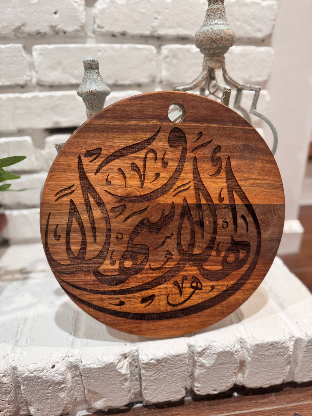Ahla Wa Sahla Round Acacia Wood Cutting Board